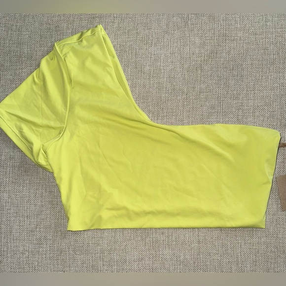 141. Toast Signature One Shoulder Crop Top - Picture 5 of 7